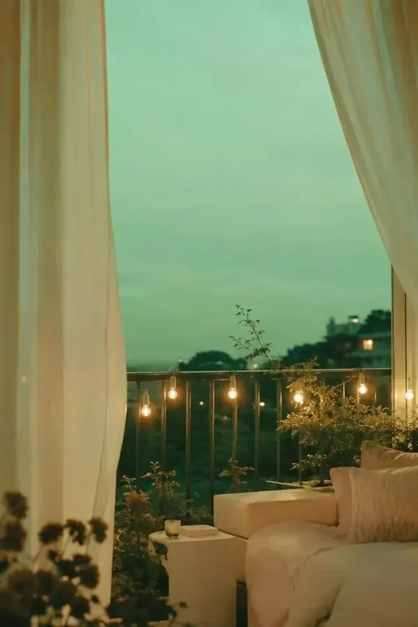 短剧《薄荷味的夏夜晚风》封面